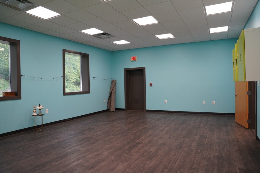 More Photos Of 7595 Martinsburg Pike, Shepherdstown Office For Sale