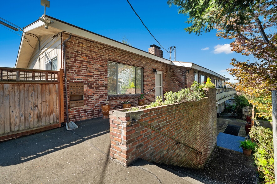 More Photos Of 324 3rd Ave S, Edmonds Apartments For Sale