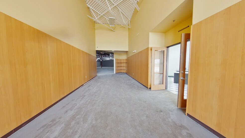 More Photos Of 1655 W Hamlin Rd, Rochester Hills Distribution For Sale