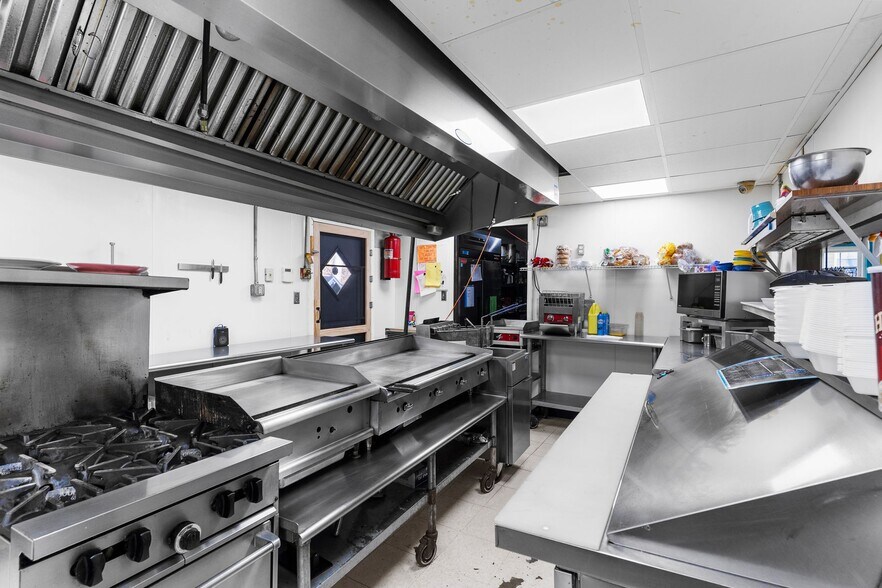 More Photos Of 45 S Walnut St, Sharpsville General Retail For Sale