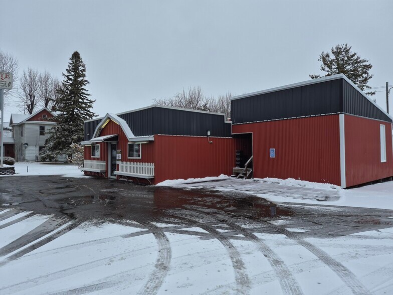 More Photos Of 118 N 4th St, Abbotsford General Retail For Sale