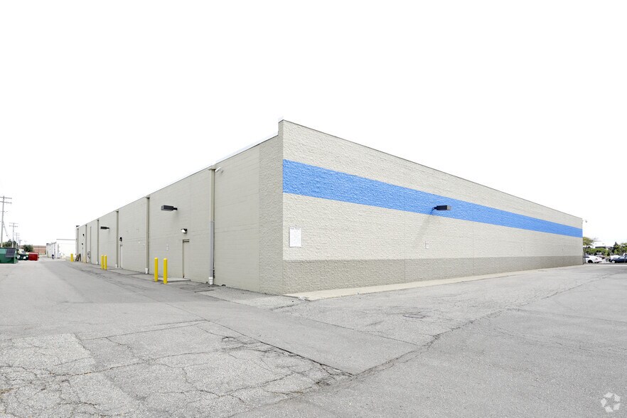More Photos Of 13821-13995 Hall Rd, Shelby Township Storefront For Lease