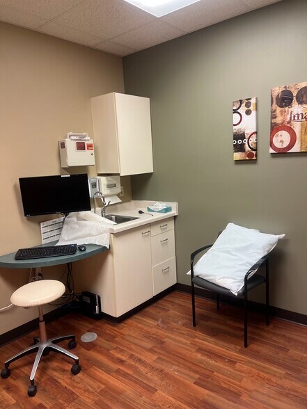 More Photos Of 103 S 3rd Ave, Edgar Medical For Sale