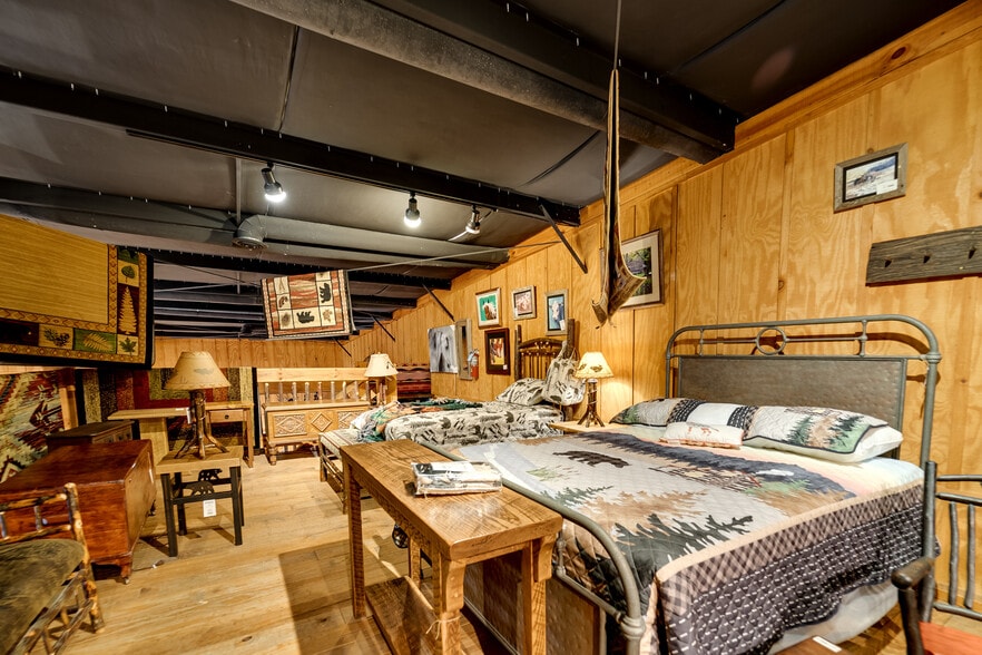 More Photos Of 25 Setser Branch Rd, Franklin Storefront For Sale