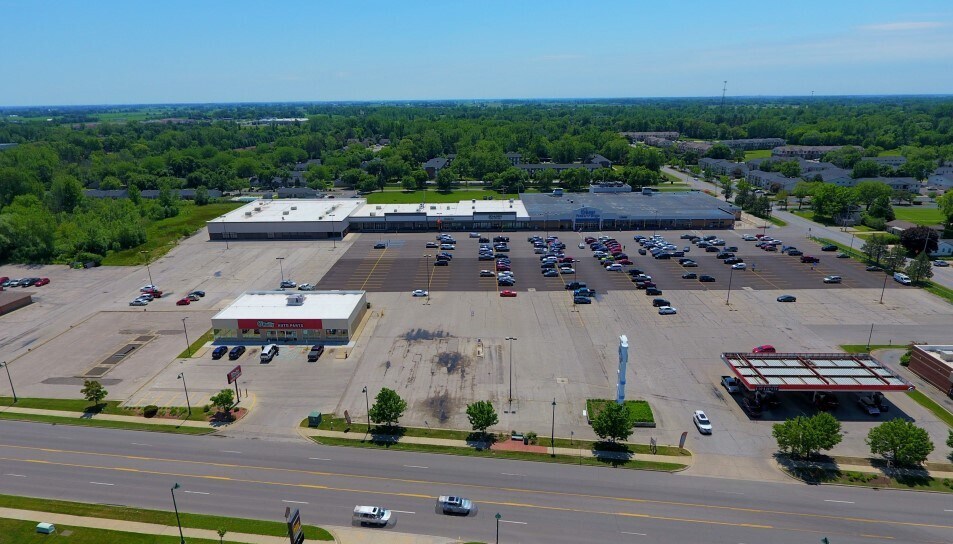 More Photos Of 2906-2992 Center Ave, Essexville Unknown For Lease