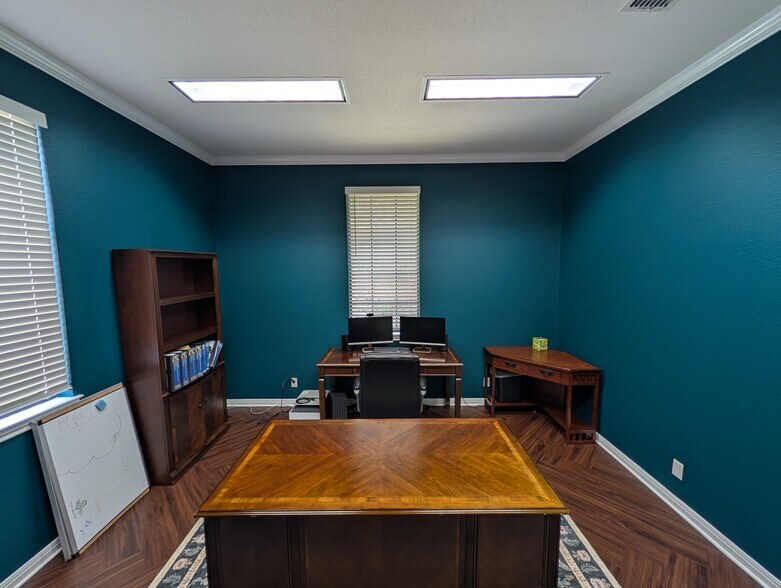 More Photos Of 3640 W Waco Dr, Waco Office For Sale