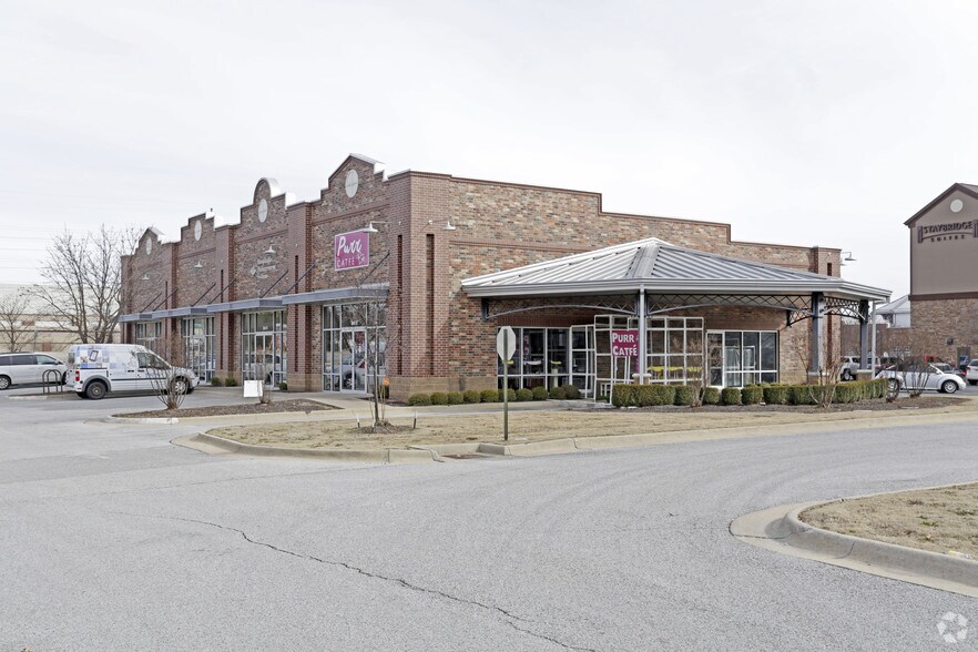 More Photos Of 1641 W 15th St, Fayetteville Freestanding For Lease