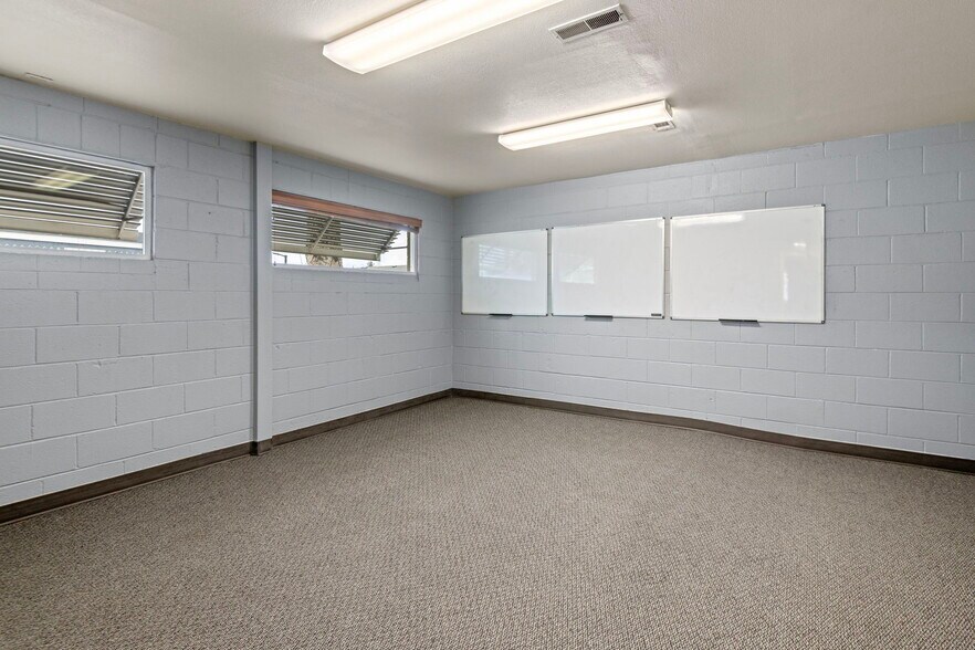 More Photos Of 16440 Finley Butte Rd, La Pine Office For Sale