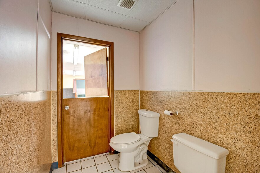 More Photos Of 3019 Dickinson Ave, Dickinson Freestanding For Sale