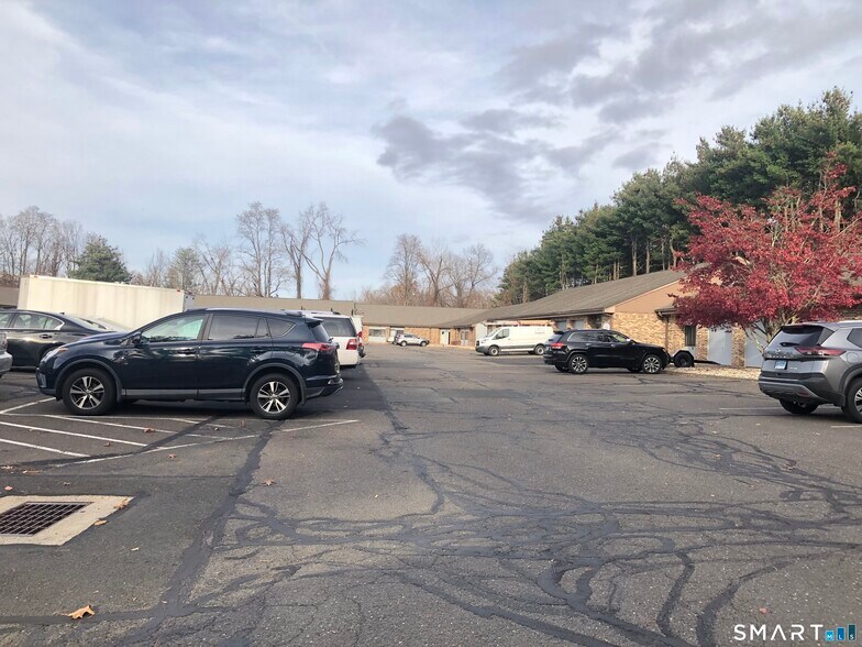 More Photos Of 400 Chapel Rd, South Windsor Flex For Sale