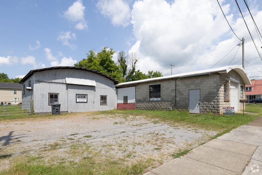 Primary Photo Of 403 Lincoln Ave S, Fayetteville Flex For Sale