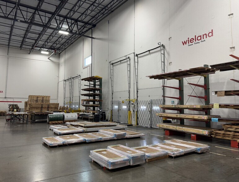 More Photos Of 18700 S Ridgeland Ave, Tinley Park Warehouse For Lease