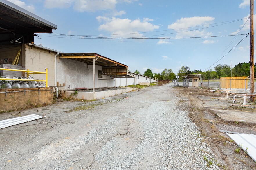 More Photos Of 2300 Old Durham Rd, Roxboro Warehouse For Lease