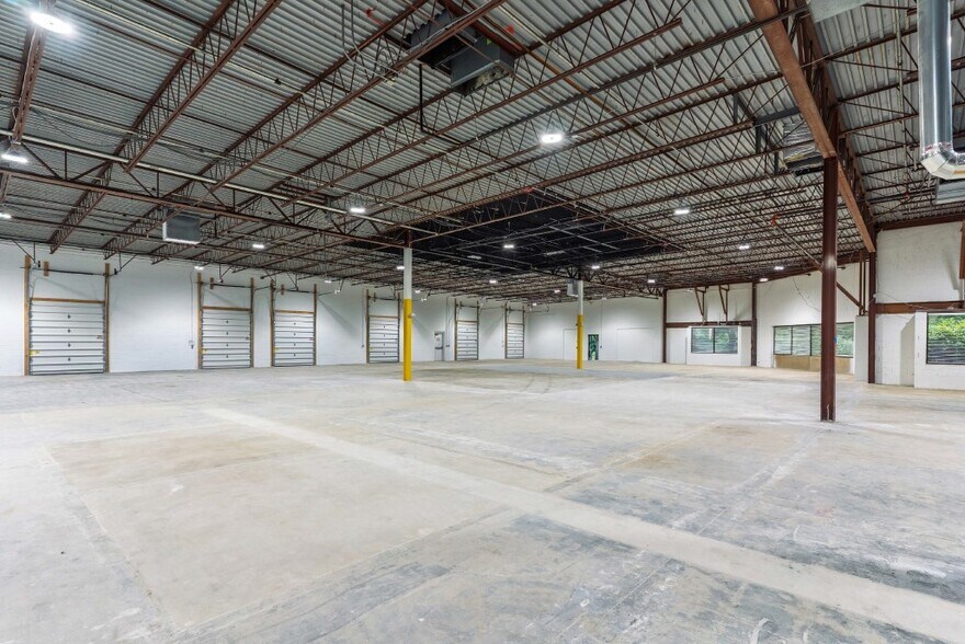 More Photos Of 31-47 Reads Way, New Castle Light Distribution For Lease