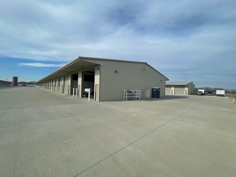 More Photos Of 14600 N US Highway 169, Smithville Self Storage For Lease