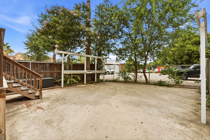 More Photos Of 318 Martinez St, San Antonio Storefront Retail Office For Lease