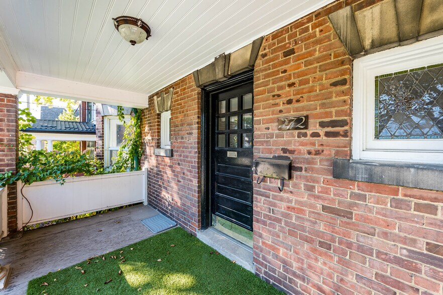 More Photos Of 274 Roncesvalles Av, Toronto Multifamily For Sale