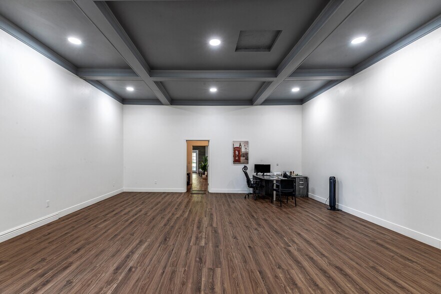 Primary Photo Of 23 E 6th St, Tracy Office For Lease