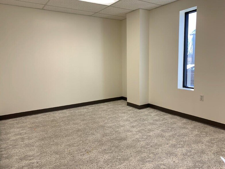 More Photos Of 760 Woodland Dr, Saline Medical For Lease