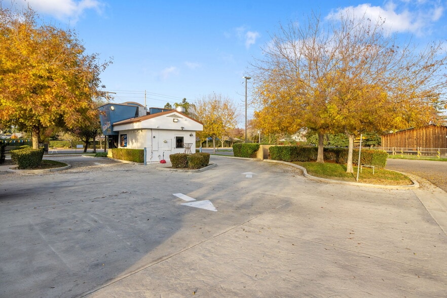 More Photos Of 1103 W Caldwell Ave, Visalia Freestanding For Sale