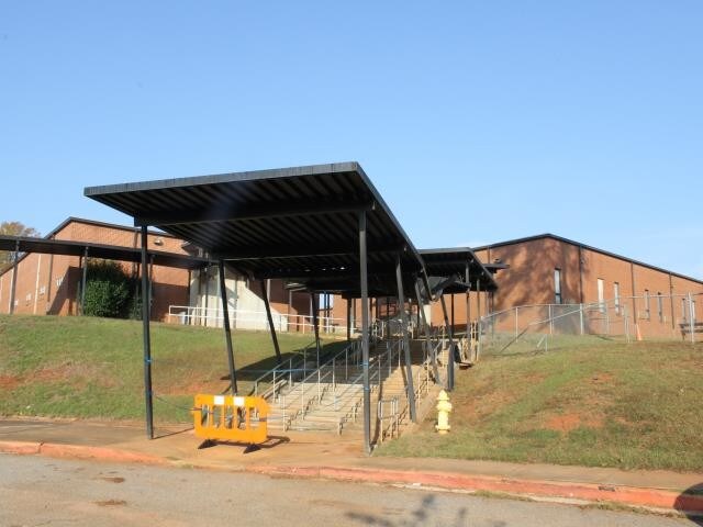 More Photos Of 300 Cherokee St, Americus Schools For Lease