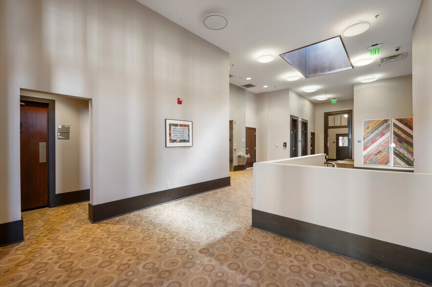 More Photos Of 108 S Walnut St, Muncie Office For Sale