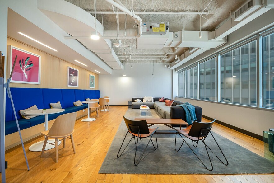 More Photos Of 128 S Tryon St, Charlotte Office For Lease