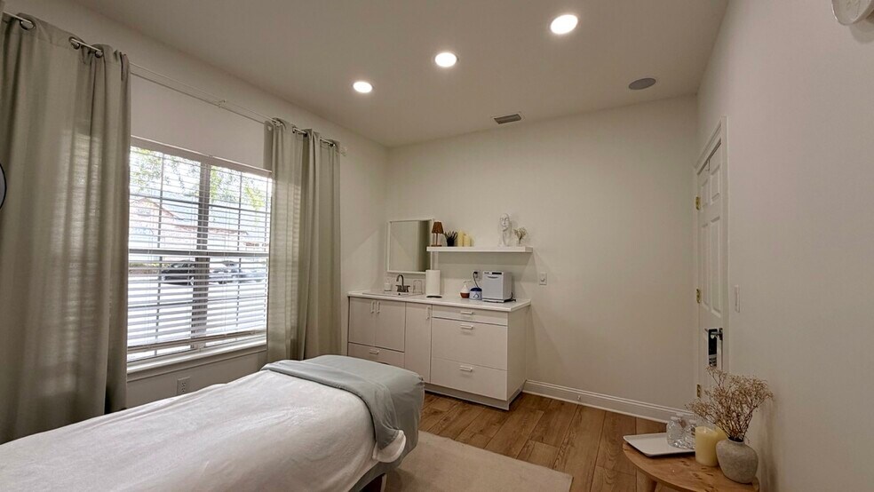 More Photos Of 13400 Sutton Park Dr S, Jacksonville Office For Sale