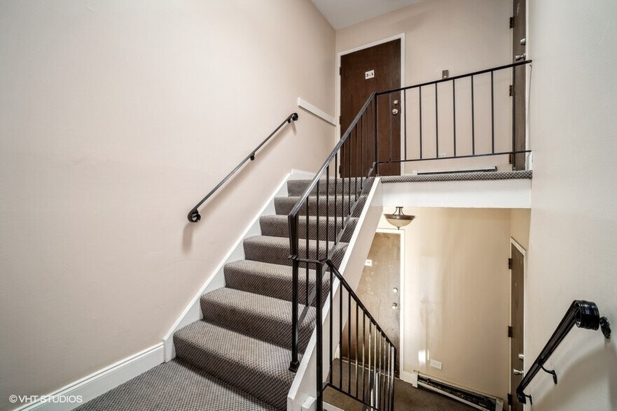 More Photos Of 1747 W Chariot Ct, Mount Prospect Apartments For Sale