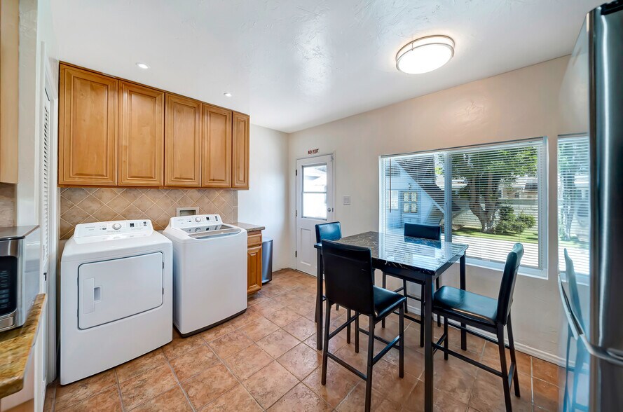 More Photos Of 6856 Hesperia Ave, Reseda Assisted Living For Sale