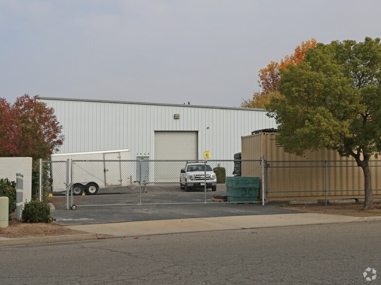 More Photos Of 5629 E Westover Ave, Fresno Warehouse For Lease