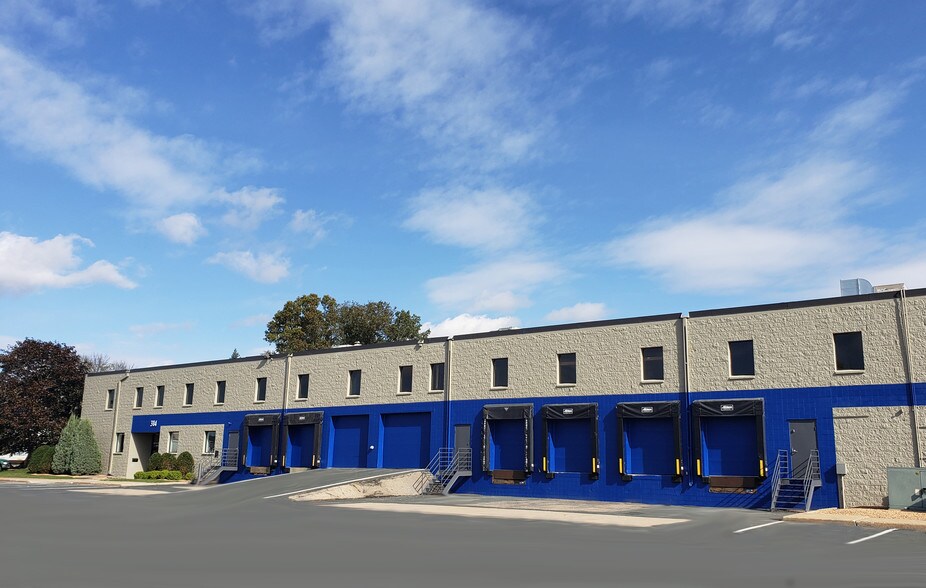 More Photos Of 310-322 W 86th St, Bloomington Distribution For Lease