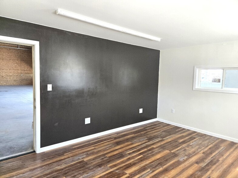 More Photos Of 1440 Washington Ave, Terre Haute Flex For Lease