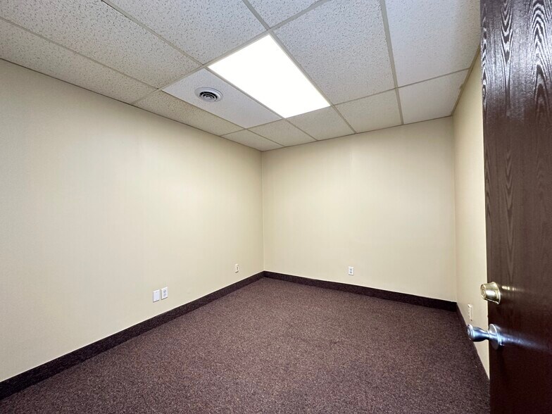 More Photos Of 1001 S 1st St, Fulton Apartments For Lease