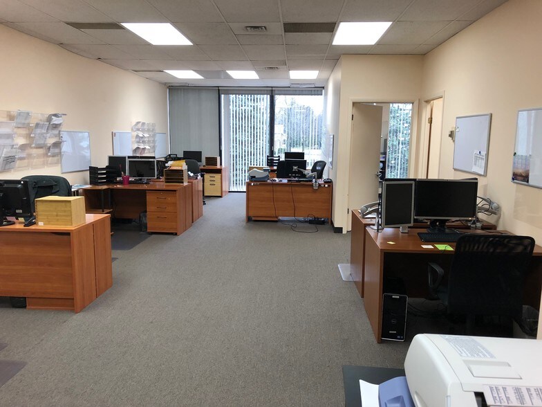 More Photos Of 800 E Northwest Hwy, Mount Prospect Office Residential For Lease