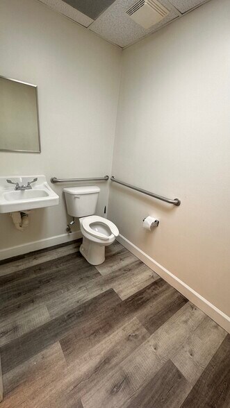 More Photos Of 1544 W 2nd St, Gulf Shores Office For Lease