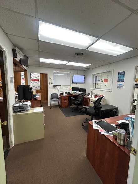 More Photos Of 600-604 W Washington St, Suffolk Storefront Retail Office For Lease