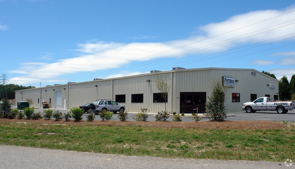 More Photos Of 2400 W Clemmonsville Rd, Winston-Salem Warehouse For Lease