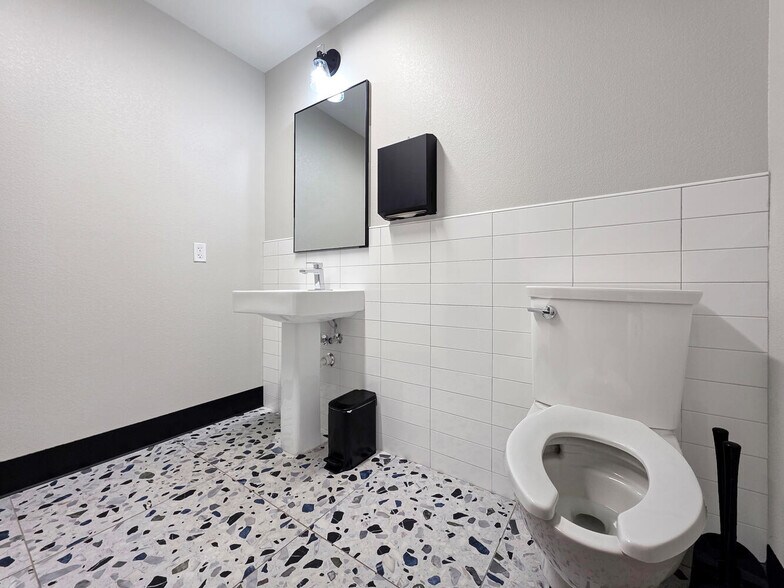 More Photos Of 3410 I-10 W, Orange Office For Sale