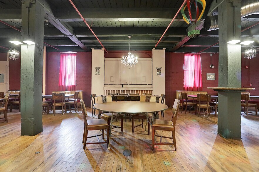 More Photos Of 35 S Main St, Batesville Warehouse For Sale
