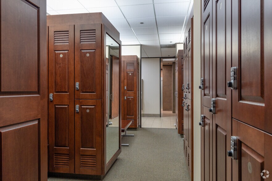 More Photos Of 14950 Heathrow Forest Pky, Houston Office For Lease