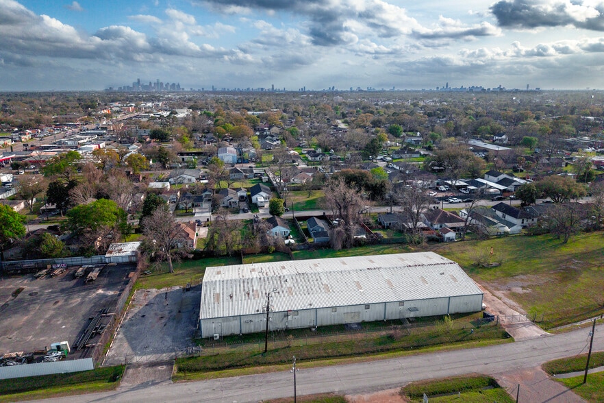 More Photos Of 910 Brenda St, Houston Warehouse For Sale