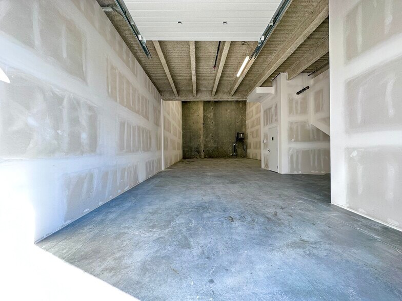 More Photos Of 951 E Kent Av N, Vancouver Warehouse For Sale