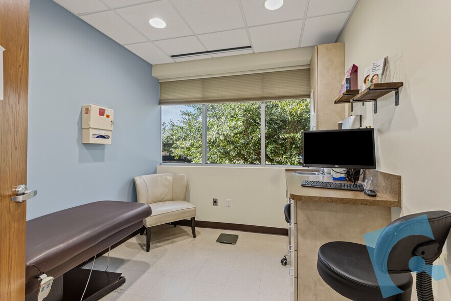 More Photos Of 1601 Lancaster Dr, Grapevine Medical For Lease