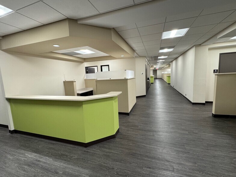 More Photos Of 2571 Forest Dr, Columbia Drugstore For Lease