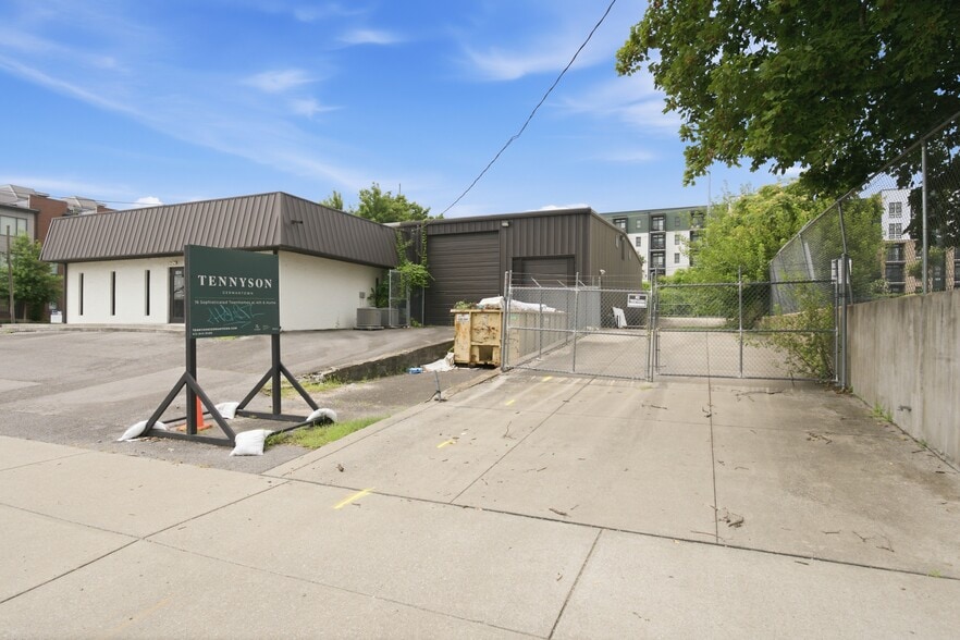 More Photos Of 1403 2nd Ave N, Nashville Warehouse For Lease