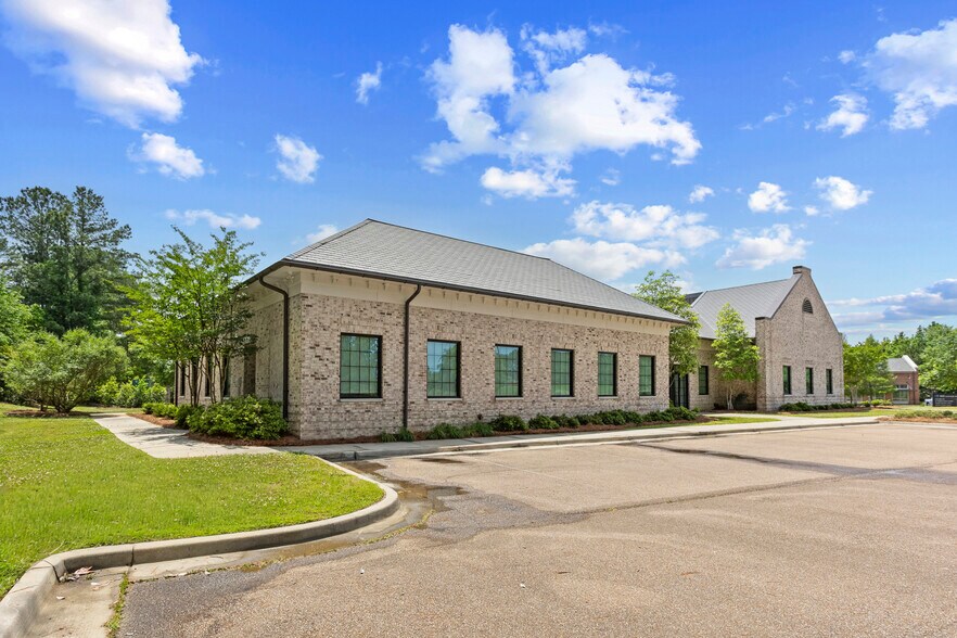 More Photos Of 160 Fountains Blvd, Madison Medical For Sale