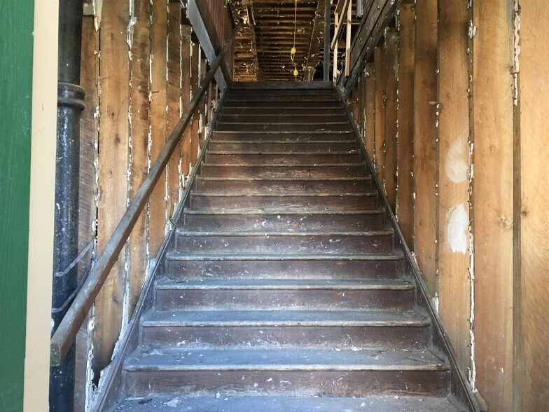 More Photos Of 1 Public Square Red Boiling Springs Sq, Lafayette Flex For Sale