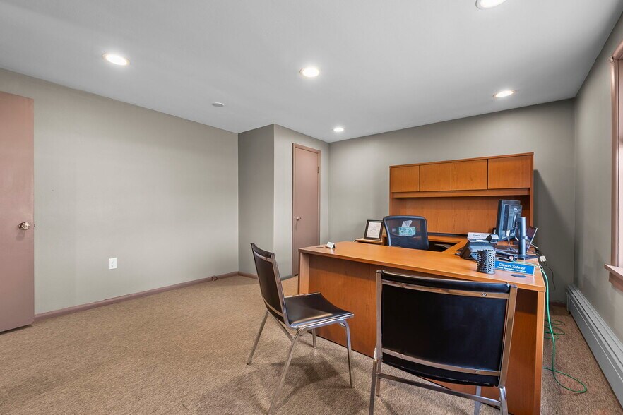 More Photos Of 407 W Saint Joseph St, Perryville Office For Sale