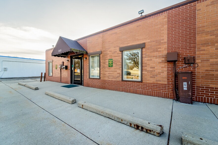 More Photos Of 4615-4621 S Wayne Rd, Wayne Storefront For Sale